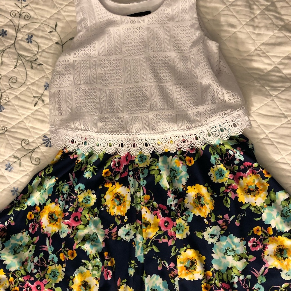 Girls floral dress.